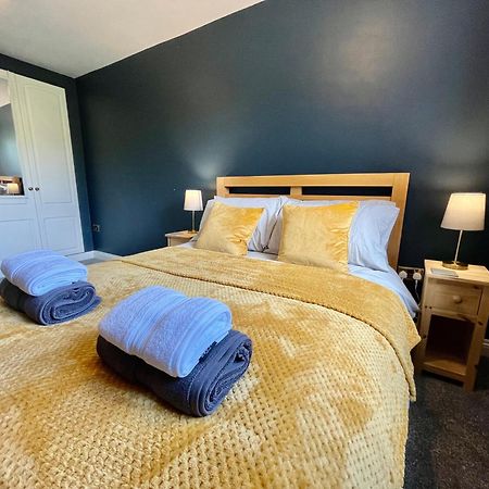Large 5 Bed Detached House Near Stansted Airport With Parking For 2 Vehicles! Stansted Stays Stansted Mountfitchet Eksteriør bilde
