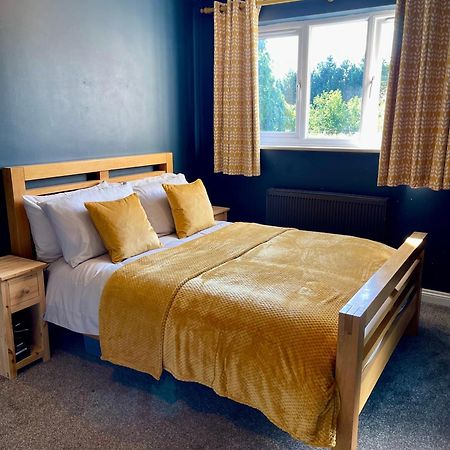 Large 5 Bed Detached House Near Stansted Airport With Parking For 2 Vehicles! Stansted Stays Stansted Mountfitchet Eksteriør bilde