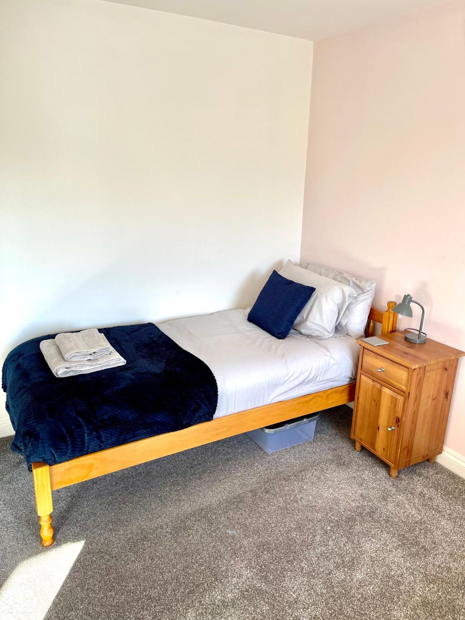 Large 5 Bed Detached House Near Stansted Airport With Parking For 2 Vehicles! Stansted Stays Stansted Mountfitchet Eksteriør bilde