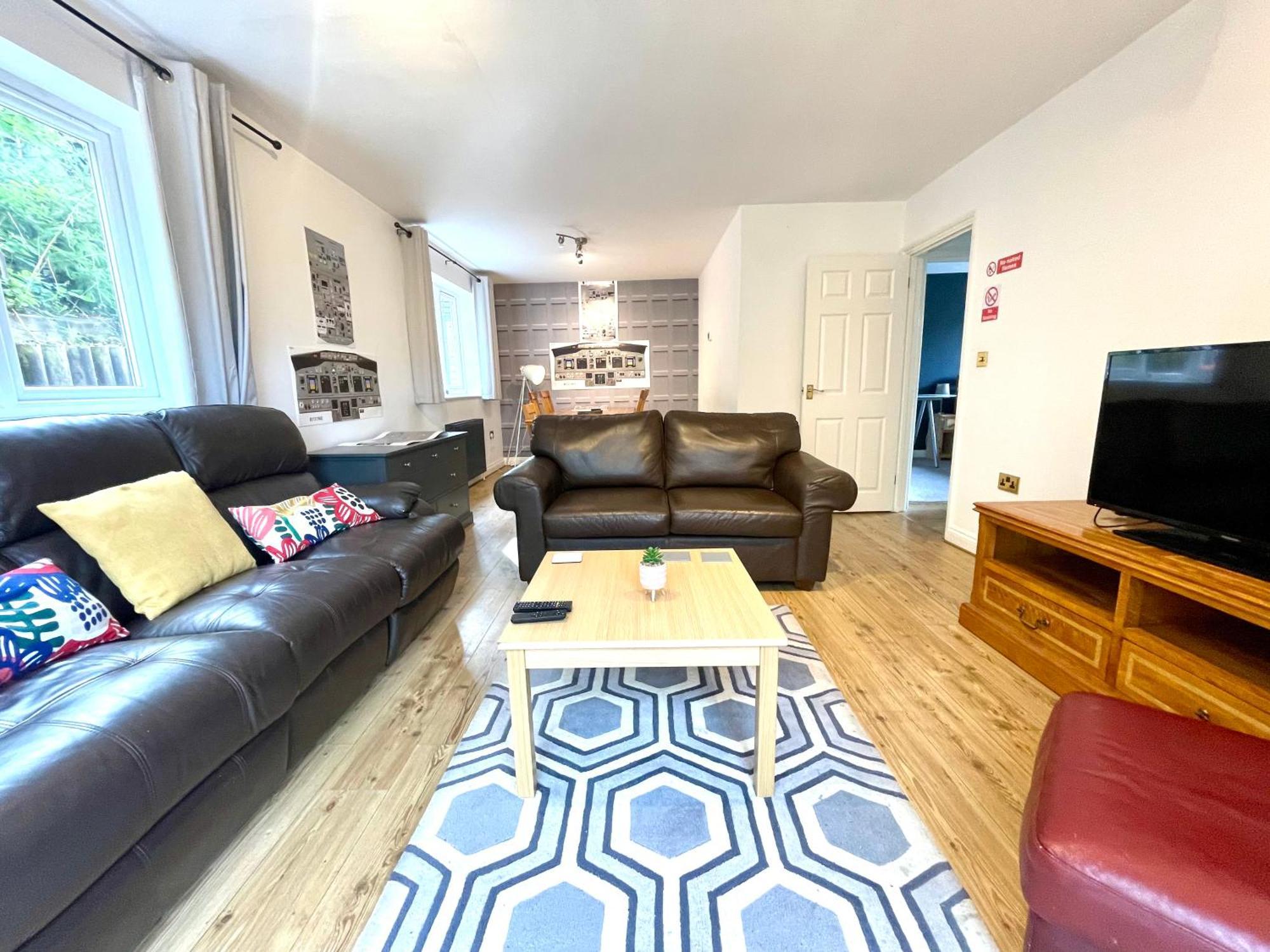 Large 5 Bed Detached House Near Stansted Airport With Parking For 2 Vehicles! Stansted Stays Stansted Mountfitchet Eksteriør bilde