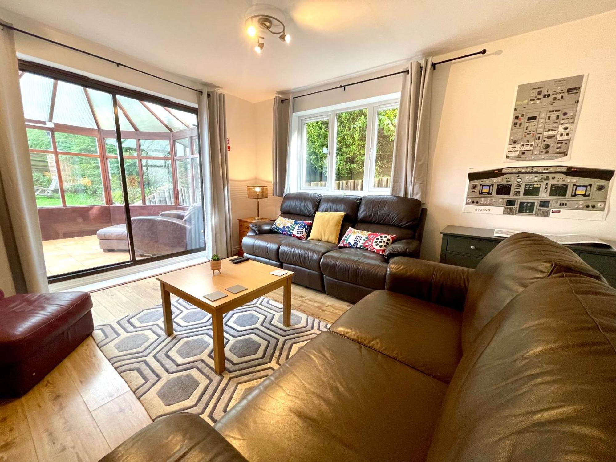 Large 5 Bed Detached House Near Stansted Airport With Parking For 2 Vehicles! Stansted Stays Stansted Mountfitchet Eksteriør bilde