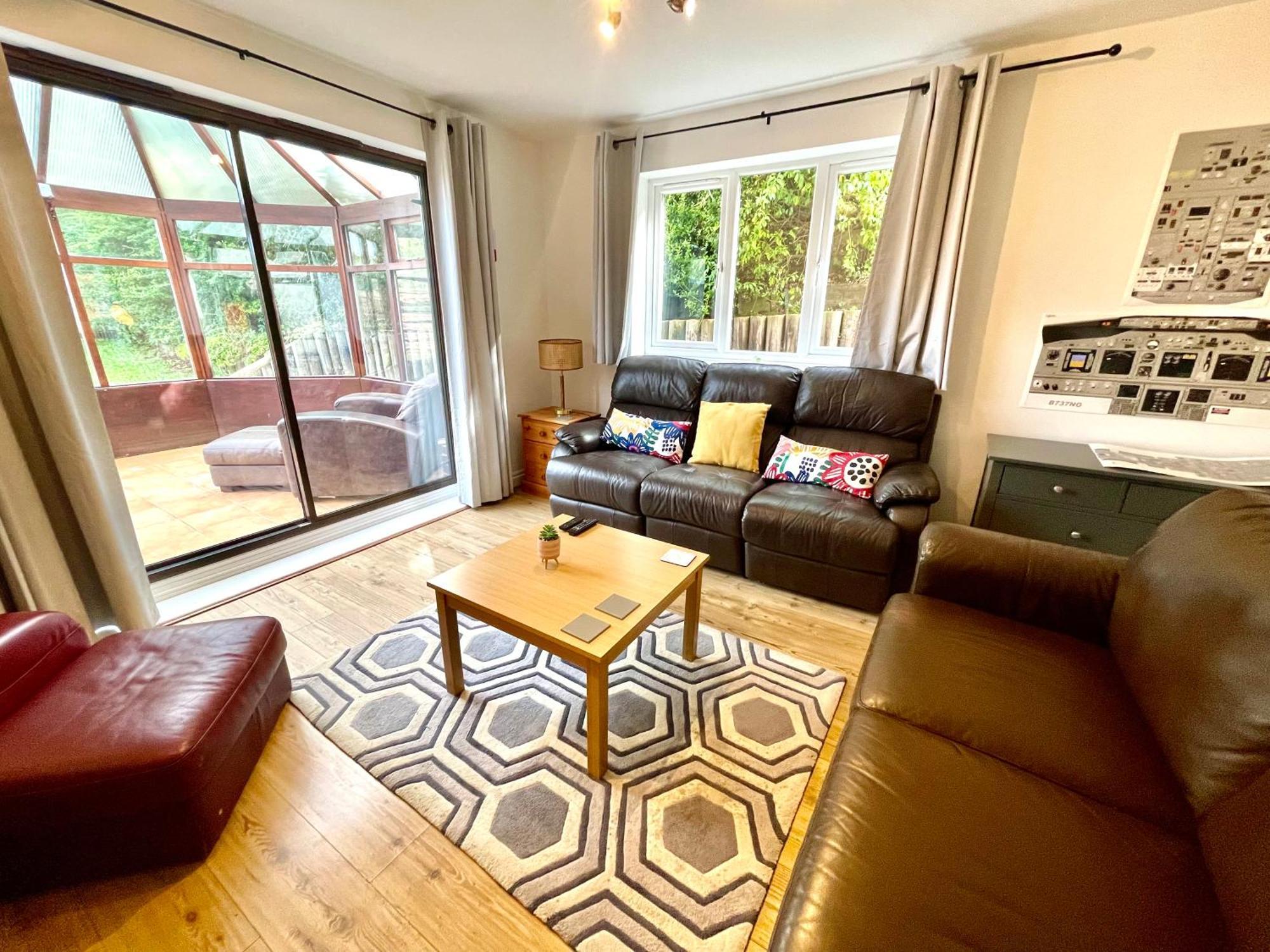 Large 5 Bed Detached House Near Stansted Airport With Parking For 2 Vehicles! Stansted Stays Stansted Mountfitchet Eksteriør bilde