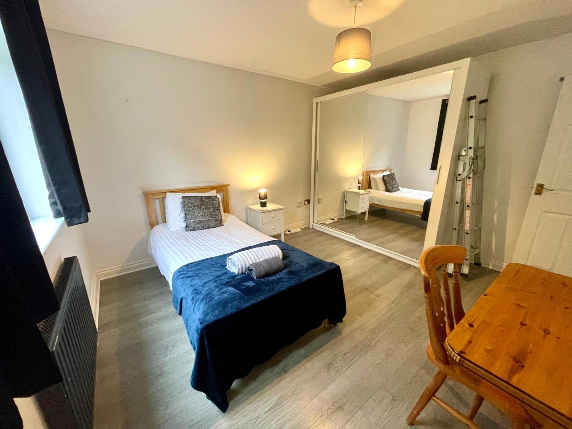Large 5 Bed Detached House Near Stansted Airport With Parking For 2 Vehicles! Stansted Stays Stansted Mountfitchet Eksteriør bilde
