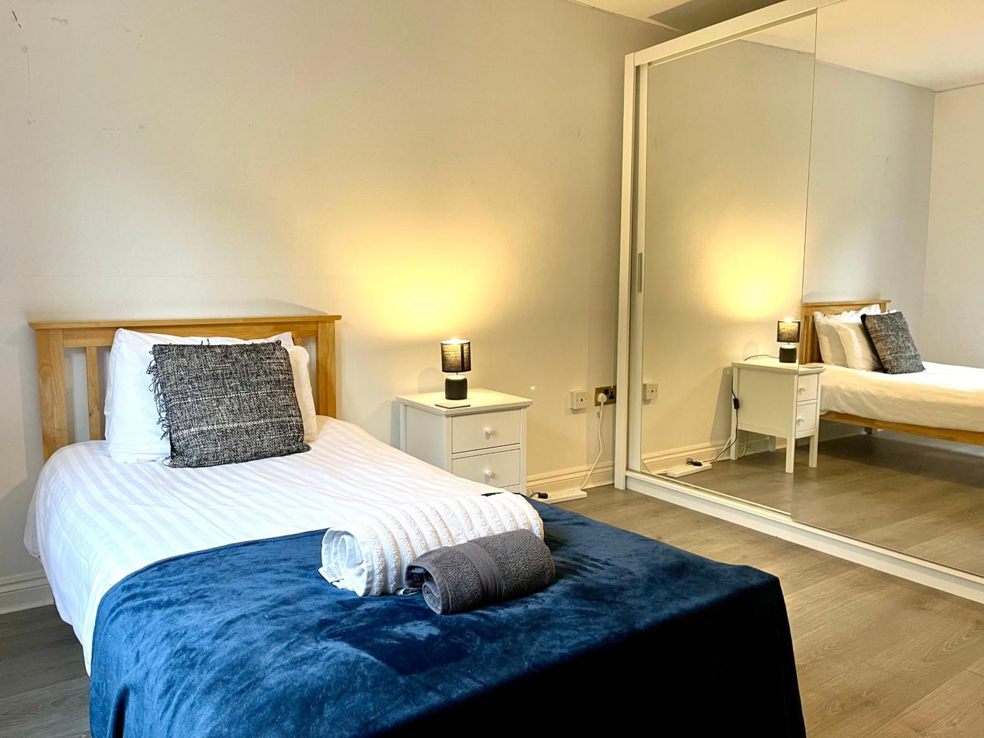 Large 5 Bed Detached House Near Stansted Airport With Parking For 2 Vehicles! Stansted Stays Stansted Mountfitchet Eksteriør bilde